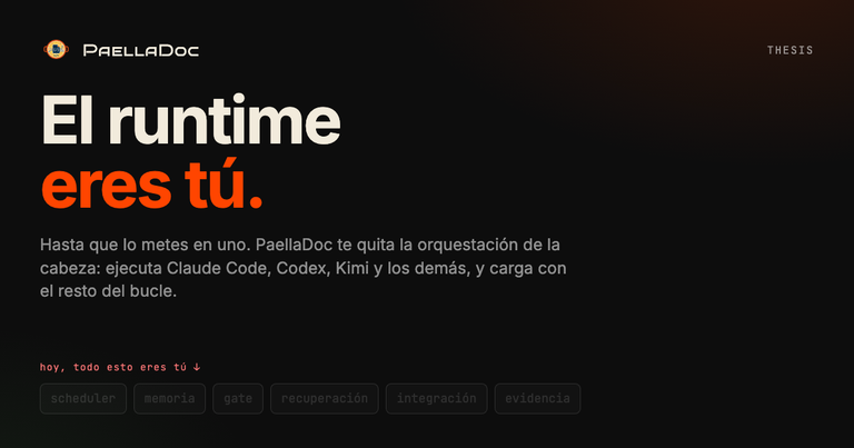 Un solo desarrollador sosteniendo a mano todo el bucle de entrega: scheduler, memoria, gate, recuperación, integración, evidencia. Al lado, un runtime cargando lo mismo para que el desarrollador solo se quede la intención de producto y las decisiones que importan.